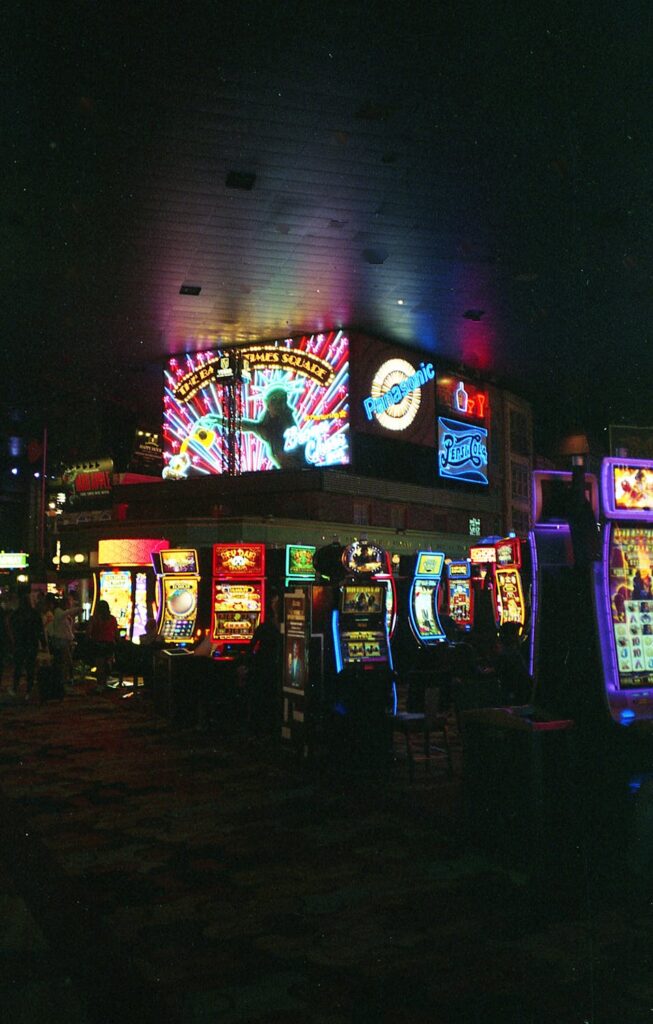 Neon Lights & Casino Nights: How Online Gambling Mimics the Club Scene